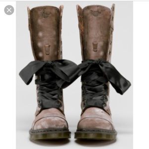 Dr Martens Triumph 1914